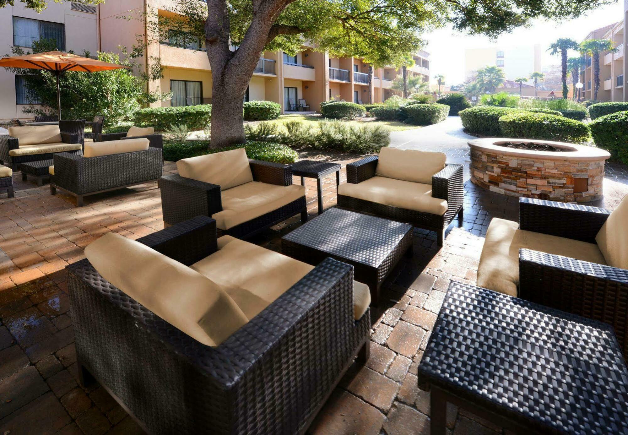 Courtyard By Marriott San Antonio Downtown Exterior foto